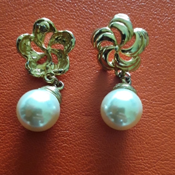 GORGEOUS - Picture 3 of 3